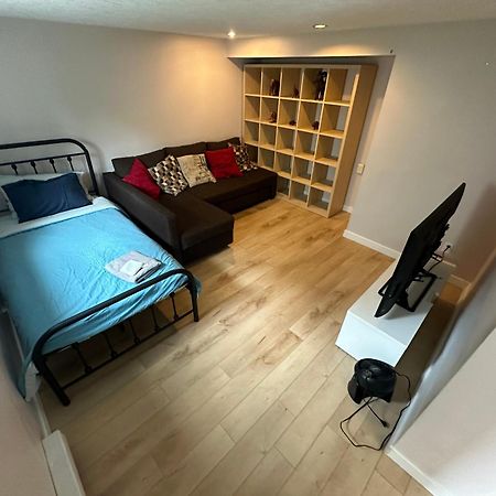Artistic Apartment Near Downtown วิกตอเรีย ภายนอก รูปภาพ