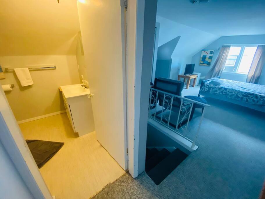 Artistic Apartment Near Downtown วิกตอเรีย ภายนอก รูปภาพ