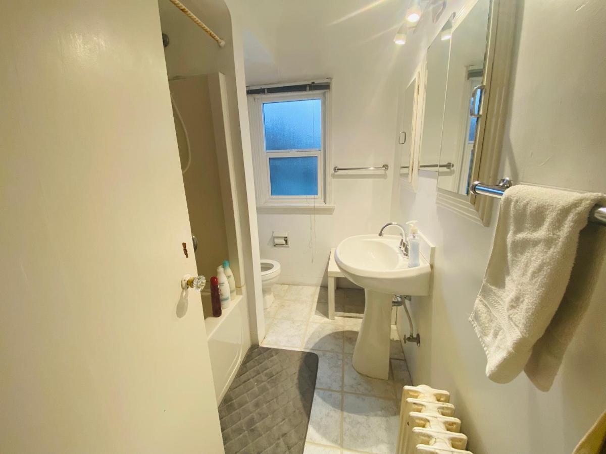 Artistic Apartment Near Downtown วิกตอเรีย ภายนอก รูปภาพ