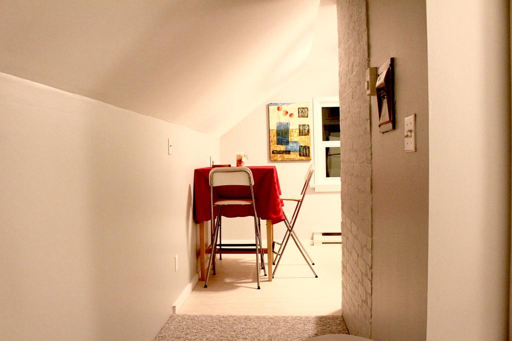 Artistic Apartment Near Downtown วิกตอเรีย ภายนอก รูปภาพ