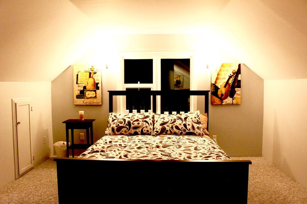 Artistic Apartment Near Downtown วิกตอเรีย ภายนอก รูปภาพ